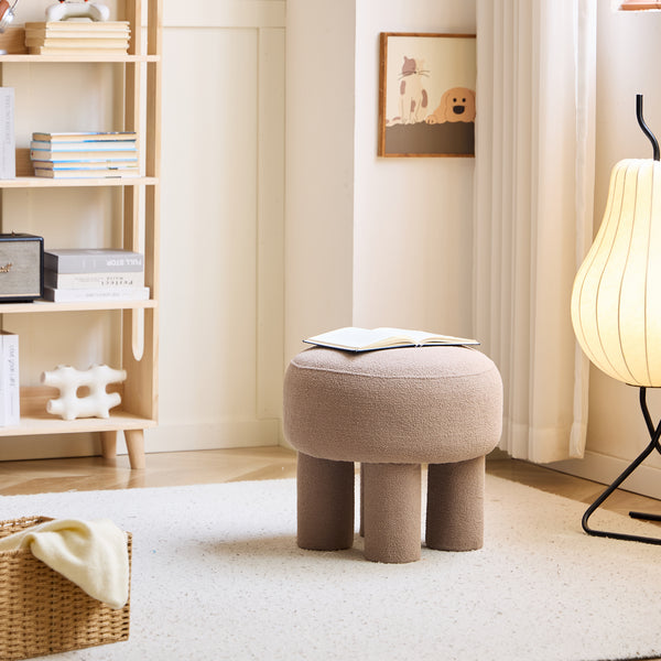 AHRUS - Skandinavischer Sitzhocker aus Bouclé in Taupe