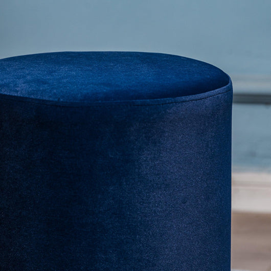 Samthocker aus Holz Blau